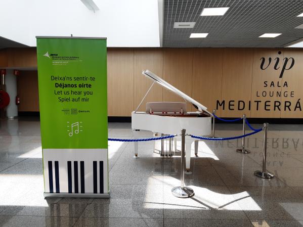 Piano de cola en el Aeropuerto de Palma de Mallorca