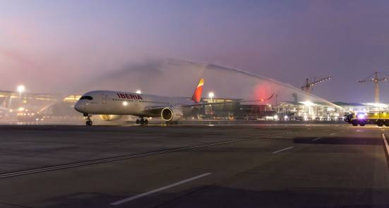 Bautizo de la ruta Madrid-Doha del Airbus de Iberia