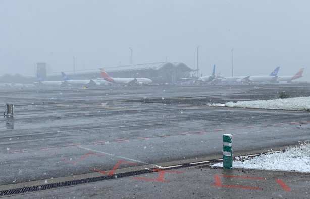 temporal de nieve en el aeropuerto de Madrid-Barajas